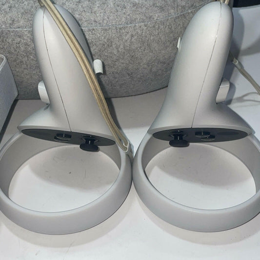 Meta Quest 2 256GB VR Headset w/ 2 Touch Controllers & Carrying Case Tested