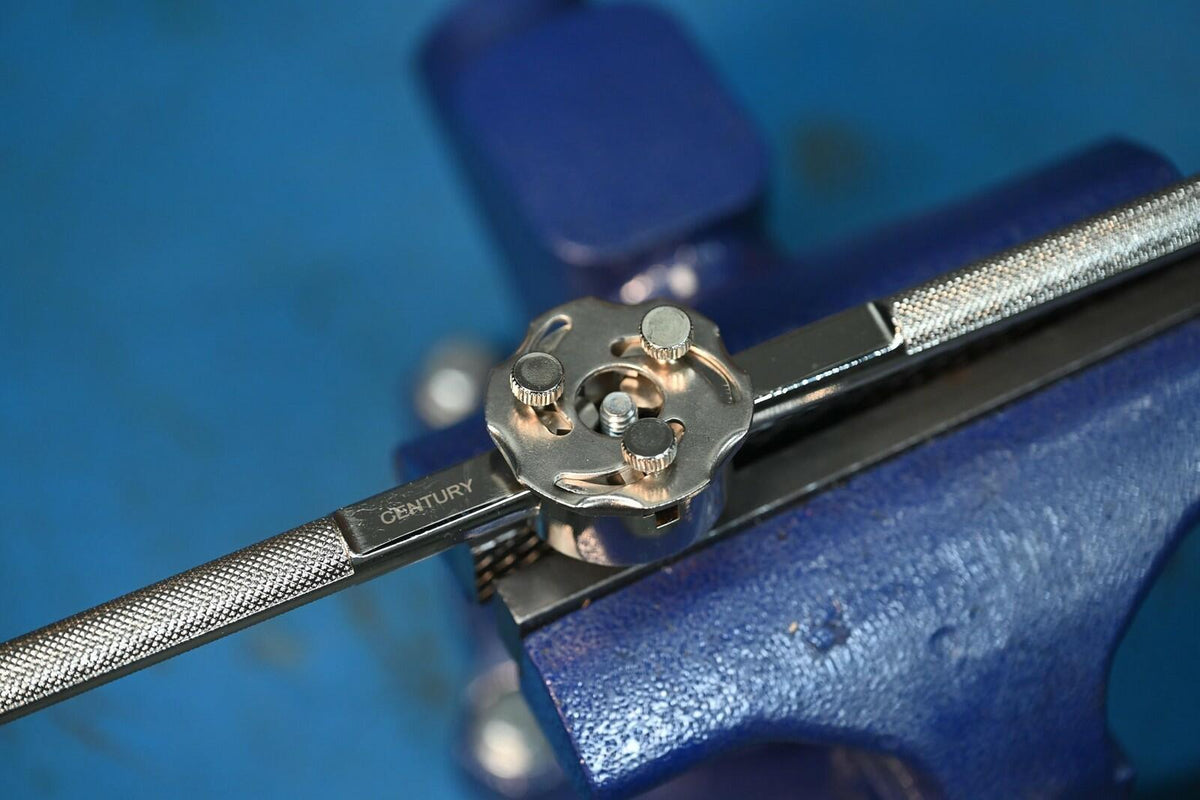 Century Drill & Tool 98511 Self-Centering Guide Die Stock 1" Round Die Holder