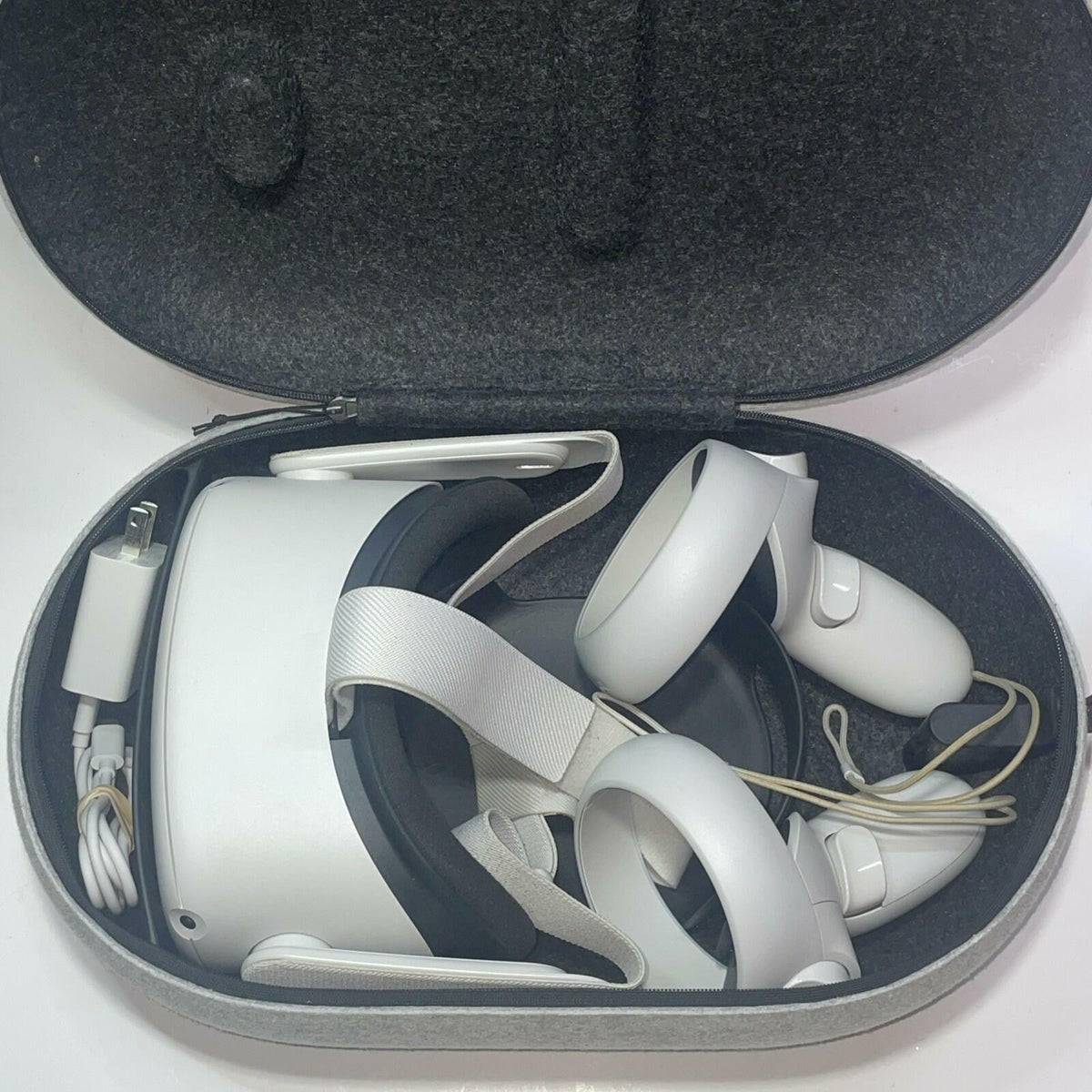 Meta Quest 2 256GB VR Headset w/ 2 Touch Controllers & Carrying Case Tested