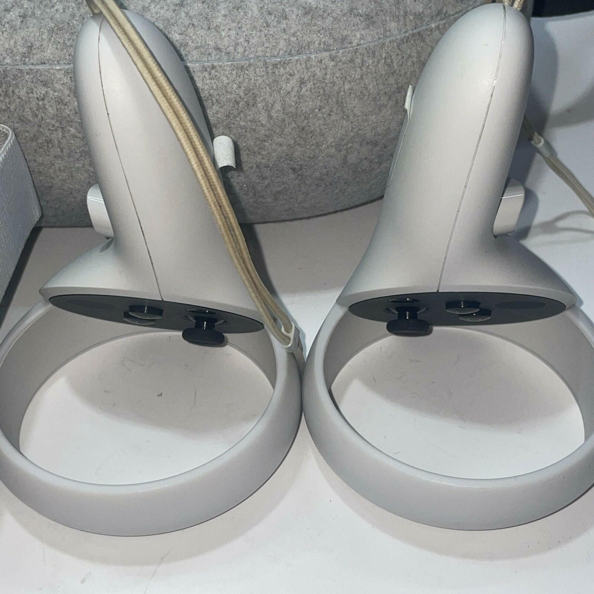 Meta Quest 2 256GB VR Headset w/ 2 Touch Controllers & Carrying Case Tested
