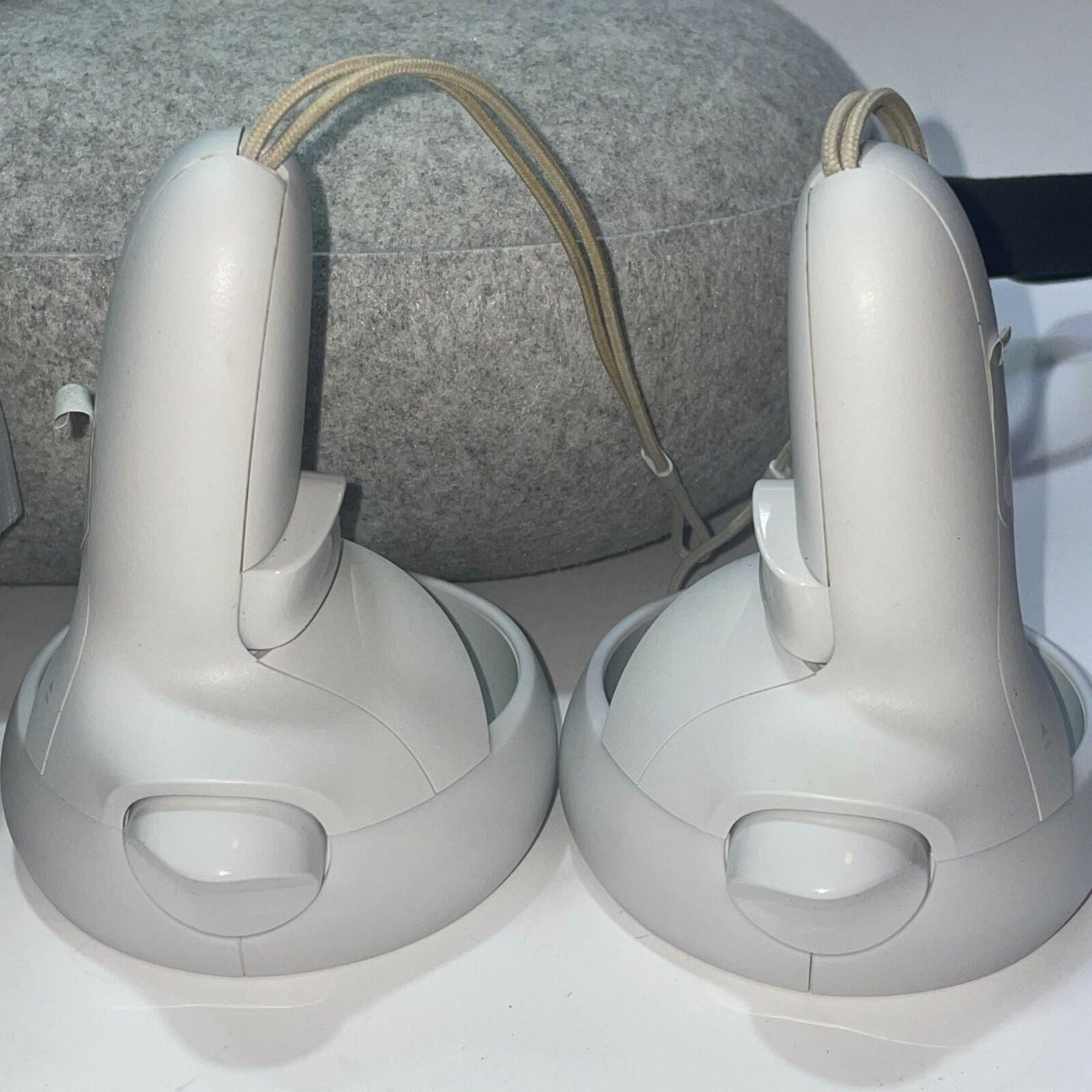 Meta Quest 2 256GB VR Headset w/ 2 Touch Controllers & Carrying Case Tested